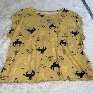 Yellowstone Shorts Sleeve top size Large